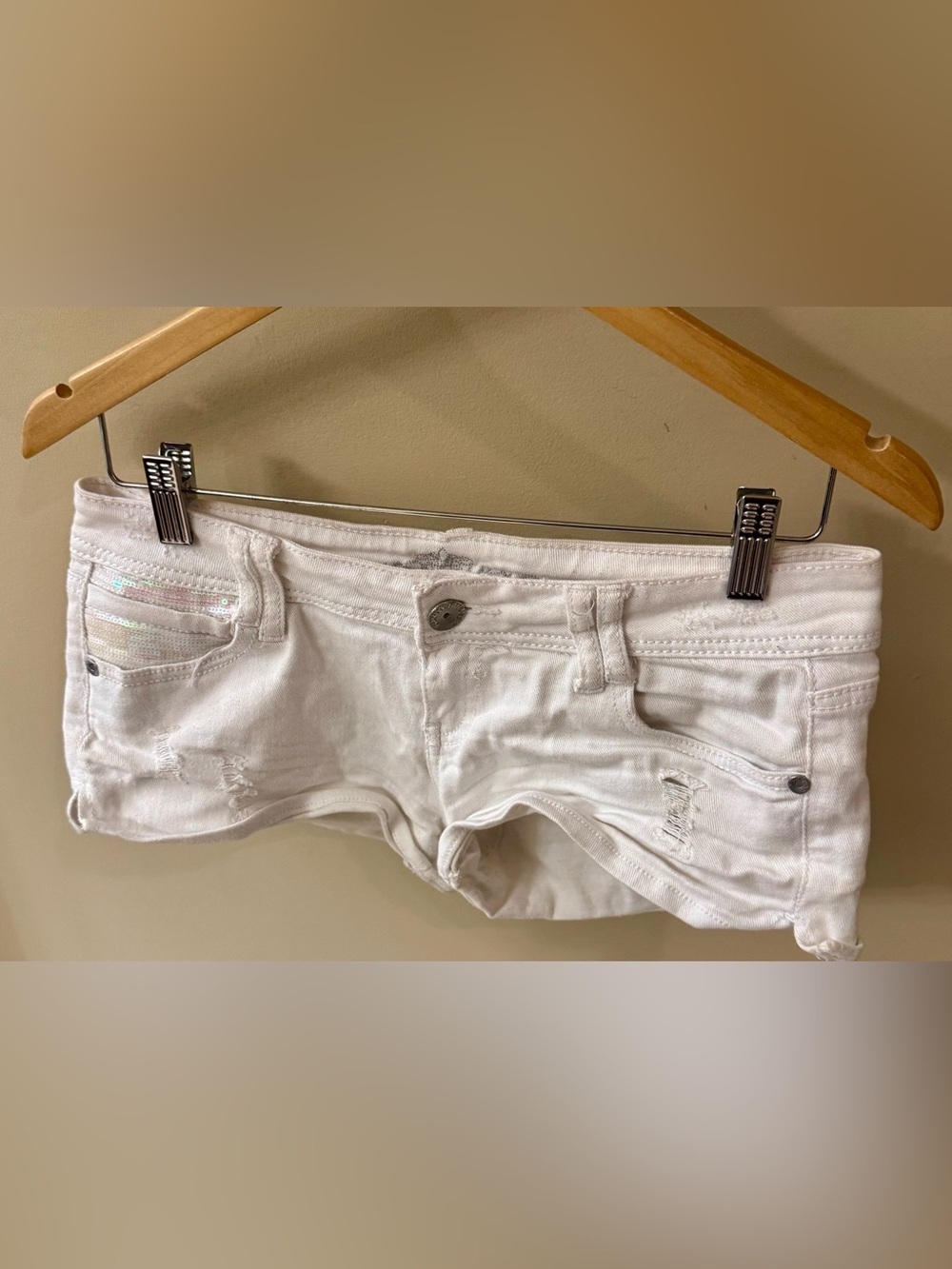 ✨ Almost Famous White Distressed Denim Shorts Juniors Size 5